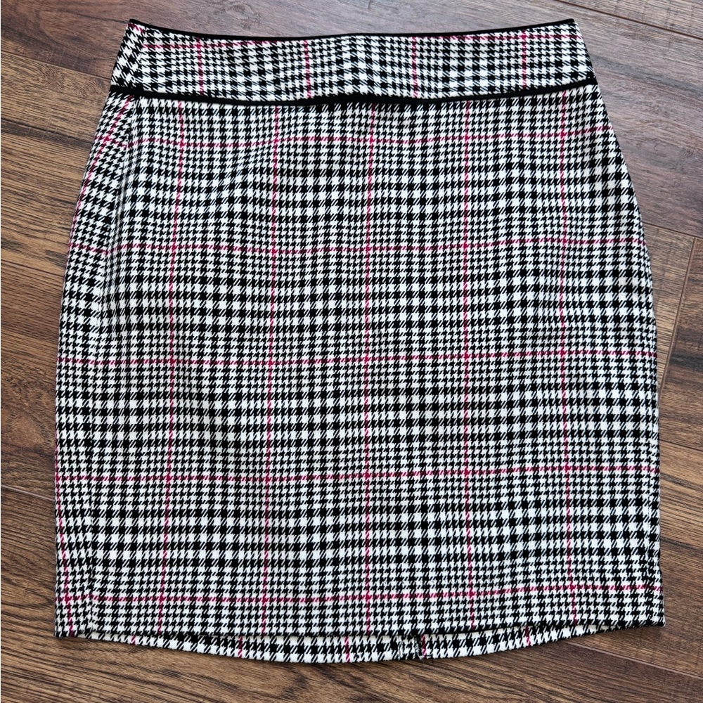 Banana Republic Houndstooth Pencil Skirt in Black and Pink